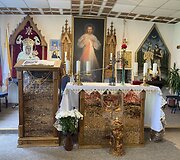 Vydmantų parapijiečiai ir svečiai aukoja gintarą