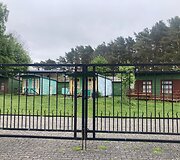 Mediniai nameliai &Scaron;ventosios bažnyčios pa&scaron;onėje 