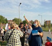 Nebegalėdami pakęst smarvės Klaipėdos Pietinės miesto dalies gyventojai susirinko į taikų protestą.