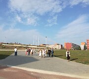 Nebegalėdami pakęst smarvės Klaipėdos Pietinės miesto dalies gyventojai susirinko į taikų protestą.