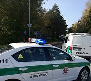 Įvykio vietoje dirba kriminalistai.