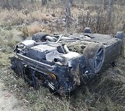 Kelyje Kazlų Rūda-Ąžuolų Būda apsivertė automobilis.