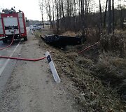 Kelyje Kazlų Rūda-Ąžuolų Būda apsivertė automobilis.