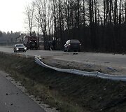 Kelyje Kazlų Rūda-Ąžuolų Būda apsivertė automobilis.