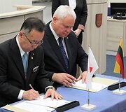 Antradienio vakarą į uostamiestį atvyko 35 asmenų delegacija, kurią sudaro Kudžio meras p. Joji Endo, miesto tarybos vadovas p. Koshi Nakatai, kiti savivaldybės pareigūnai bei 23 Kudžio miestiečiai.