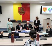 Antradienio vakarą į uostamiestį atvyko 35 asmenų delegacija, kurią sudaro Kudžio meras p. Joji Endo, miesto tarybos vadovas p. Koshi Nakatai, kiti savivaldybės pareigūnai bei 23 Kudžio miestiečiai.