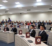 Antradienio vakarą į uostamiestį atvyko 35 asmenų delegacija, kurią sudaro Kudžio meras p. Joji Endo, miesto tarybos vadovas p. Koshi Nakatai, kiti savivaldybės pareigūnai bei 23 Kudžio miestiečiai.