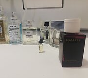 Kvepalų tyrimo laboratorijoje akimirkos.
