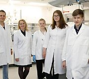 Kvepalų tyrimo laboratorijoje akimirkos.