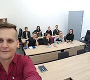 Kvepalų tyrimo laboratorijoje akimirkos.