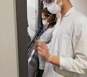 Kvepalų tyrimo laboratorijoje akimirkos.