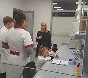 Kvepalų tyrimo laboratorijoje akimirkos.