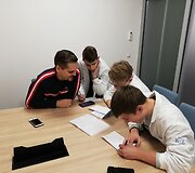 Kvepalų tyrimo laboratorijoje akimirkos.