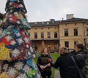 Originali eglutė, padaryta i&scaron; sagų.