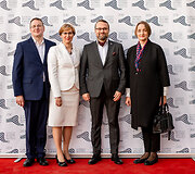 Klaipėdos muzikinio teatro vadovė L. Vilimienė su vyru dr. J. Vilimu (kairėje),  Kultūros ministras M. Kvietkauskas su žmona prof. Brigita Speičyte