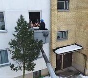 &Scaron;imto metų sulaukusią palangi&scaron;kę Adelę Čižauskienę originaliai pasveikino meras &Scaron;. Vaitkus.