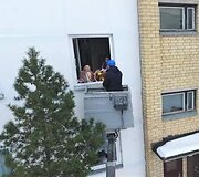 &Scaron;imto metų sulaukusią palangi&scaron;kę Adelę Čižauskienę originaliai pasveikino meras &Scaron;. Vaitkus.