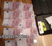 Pas įtariamąjį aptikti pinigai.