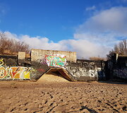 Melnragėje stovintis bunkeris vis skalaujamas jūros ir tapo pavojingas.