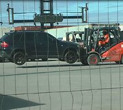 audotų automobilių importu į Lietuvą bei jų prekyba užsiimanti bendrininkų grupė įtariama i&scaron;vengusi daugiau nei 3 mln. mokesčių.