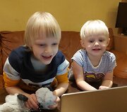 Mažojo Dominyko &scaron;eima svajoja apie operaciją JAV, kuri jų sūnui dovanotų kitokią gyvenimo kokybę.