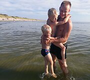 Mažojo Dominyko &scaron;eima svajoja apie operaciją JAV, kuri jų sūnui dovanotų kitokią gyvenimo kokybę.
