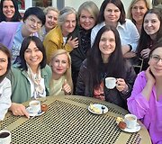 &bdquo;Tuk Tuk &Scaron;irdelė&ldquo; moteris vienija vaikų netektys, sunkios atžalų ligos. Savo patirtimis jos dalijasi fondo rengiamose stovyklose.