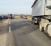 Netoli Dotnuvos avarijos metu susidūrė sunkvežimis ir &bdquo;Audi&ldquo; 