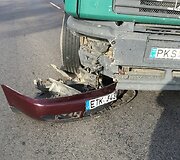 Netoli Dotnuvos avarijos metu susidūrė sunkvežimis ir &bdquo;Audi&ldquo; 