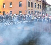 Pasitikti naujos skulptūros atėjo gausybė klaipėdiečių.