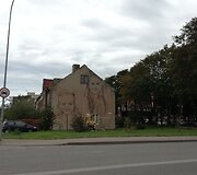 T.Vincaitis.ant sienos.nusprendė nutapyti dvi mergaites, kurių viena yra krik&scaron;to dukra.