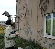 T.Vincaitis.ant sienos.nusprendė nutapyti dvi mergaites, kurių viena yra krik&scaron;to dukra.