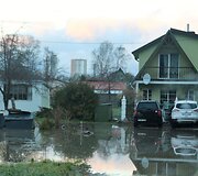 I&scaron;siliejusi i&scaron; krantų Danės upė pasiekė gyventojų namus.