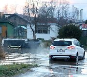 I&scaron;siliejusi i&scaron; krantų Danės upė pasiekė gyventojų namus.