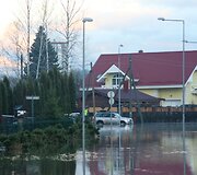 I&scaron;siliejusi i&scaron; krantų Danės upė pasiekė gyventojų namus.