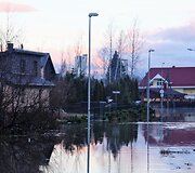I&scaron;siliejusi i&scaron; krantų Danės upė pasiekė gyventojų namus.