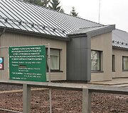 Lapių pagrindinės mokyklos direktorė Vilija Lukauskienė džiaugiasi naujai i&scaron;kilusiais Bendruomenės namais.