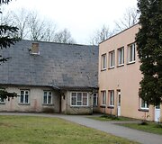 Lapių pagrindinės mokyklos direktorė Vilija Lukauskienė džiaugiasi naujai i&scaron;kilusiais Bendruomenės namais.