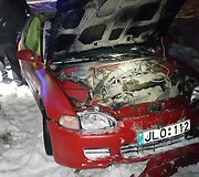 Jakų žiede į griovį nuvažiavo girtas vairuotojas be teisių