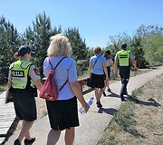 Moterys niekaip neapleidžia anksčiau čia buvusio joms skirto paplūdimio, kuris jau de&scaron;imtmetį yra bendrasis paplūdimys.