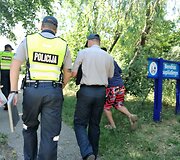 Moterys niekaip neapleidžia anksčiau čia buvusio joms skirto paplūdimio, kuris jau de&scaron;imtmetį yra bendrasis paplūdimys.