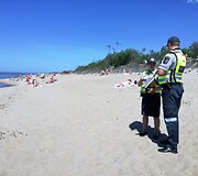 Moterys niekaip neapleidžia anksčiau čia buvusio joms skirto paplūdimio, kuris jau de&scaron;imtmetį yra bendrasis paplūdimys.