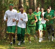 Krep&scaron;ininkai mi&scaron;ko takeliais bėgo krosą