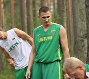 Vyrai stebėjo V.Mikalausko nurydomus