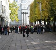 Į protesto akciją susirinko apie 150 žmonių.