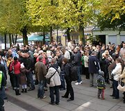 Į protesto akciją susirinko apie 150 žmonių.