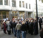 Į protesto akciją susirinko apie 150 žmonių.