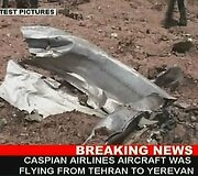 Irane sudužusio lėktuvo nuolaužos