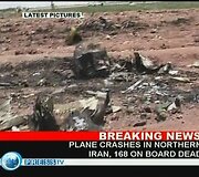 Irane sudužusio lėktuvo nuolaužos