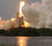 Amerikiečių erdvėlaivis &bdquo;Endeavour&ldquo;  pakilo i&scaron; &scaron;e&scaron;to karto
